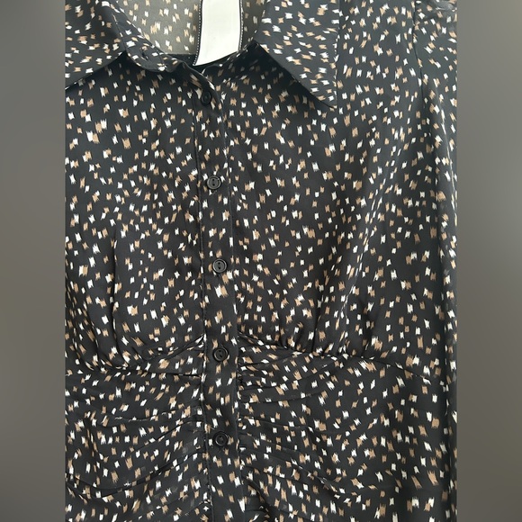 ASTR The Label Black Taupe Geo Print Ruched Blouse, NWT - Picture 6 of 7